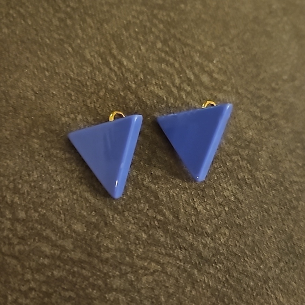 3/$30 VTG 1980s Mod Purple Triangle Acrylic Clip-on Earrings - Picture 2 of 3